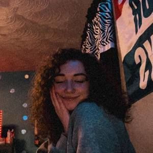 Meet your Posher, Adrienne